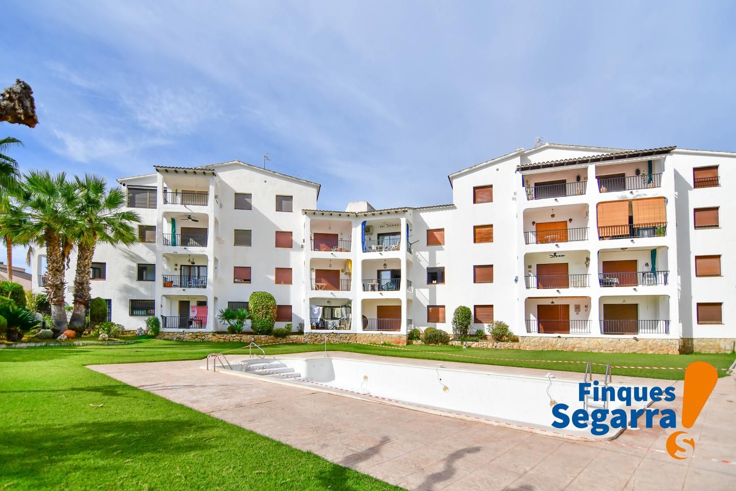 Vista exterior de Pis en venda en Roda de Berà amb Terrassa i Piscina comunitària