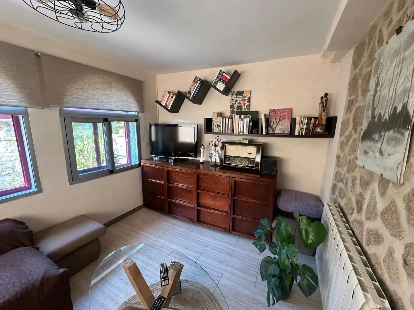 Sala d'estar de Casa o xalet en venda en Allariz amb Calefacció, Jardí privat i Moblat