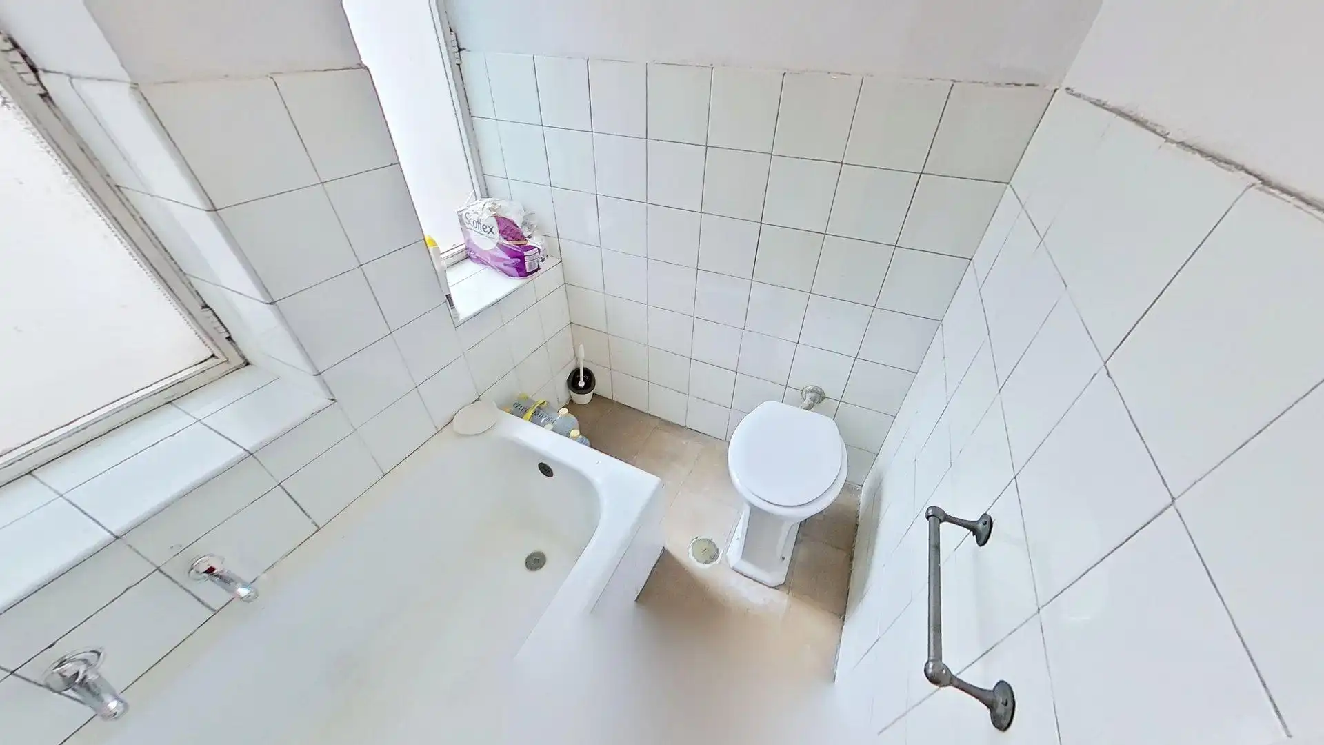Baño de Piso en venta en Oviedo  con Calefacción