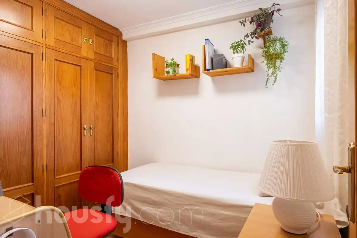 Bedroom of Flat for rent in Madrid  with Air Conditioner, Heating and Furnished