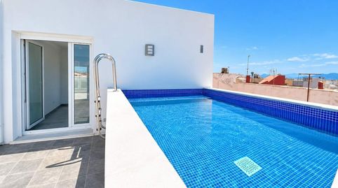 CASA DE DISEÑO A ESTRENAR CON GARAJE EN PILES CONSTRUIDA EN 2024. PISCINA CHILLOUT PRIVADA.