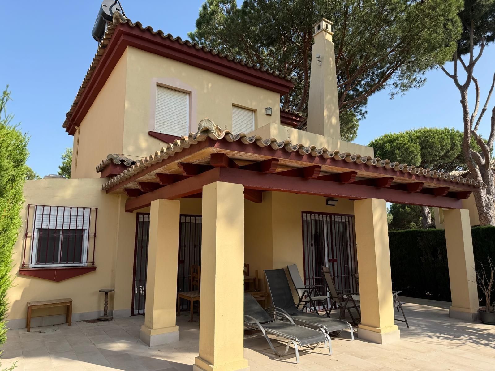 Exterior view of Single-family semi-detached for sale in Chiclana de la Frontera  with Air Conditioner, Heating and Private garden