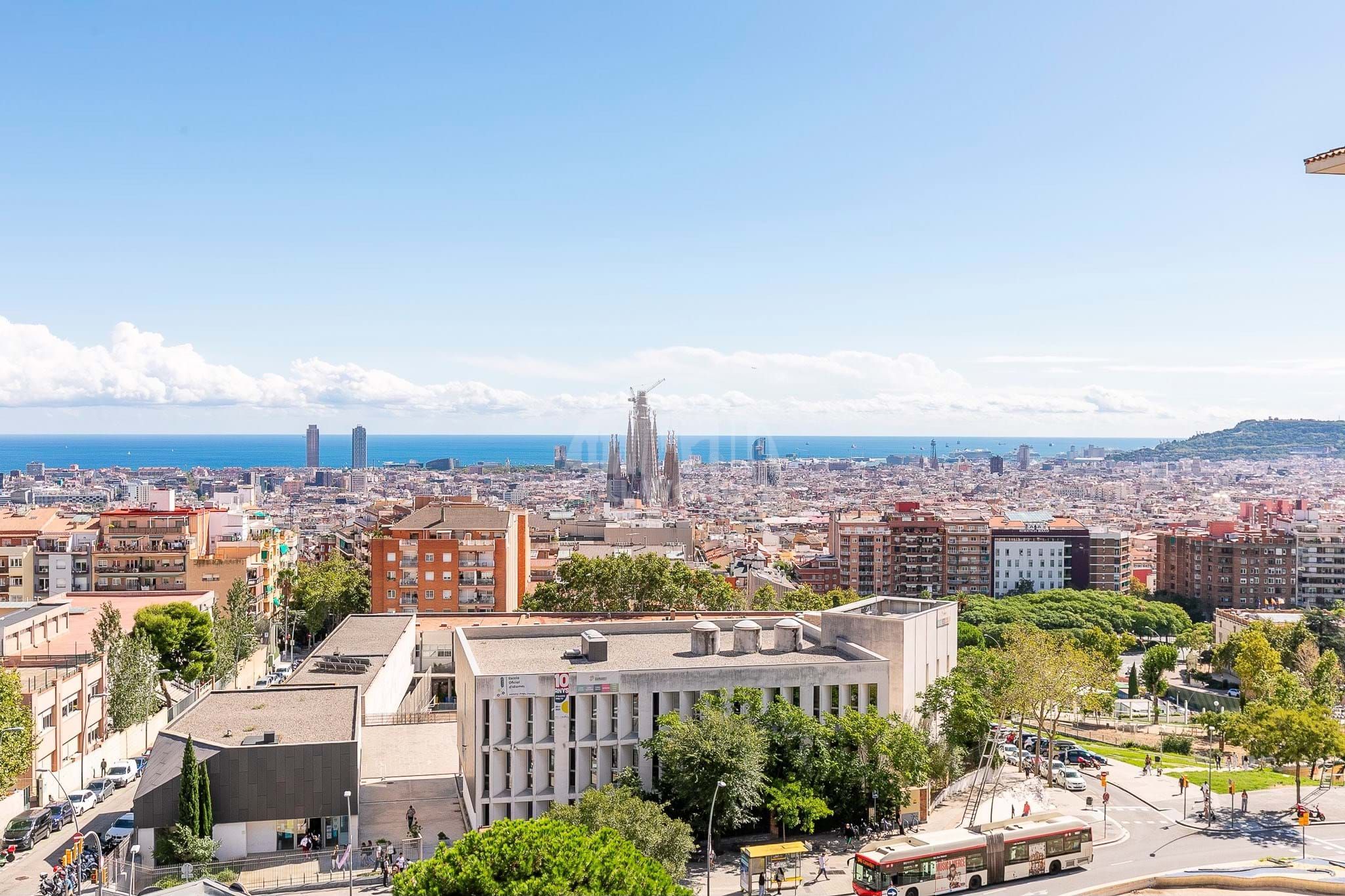 Vista exterior de Pis en venda en  Barcelona Capital amb Calefacció i Balcó