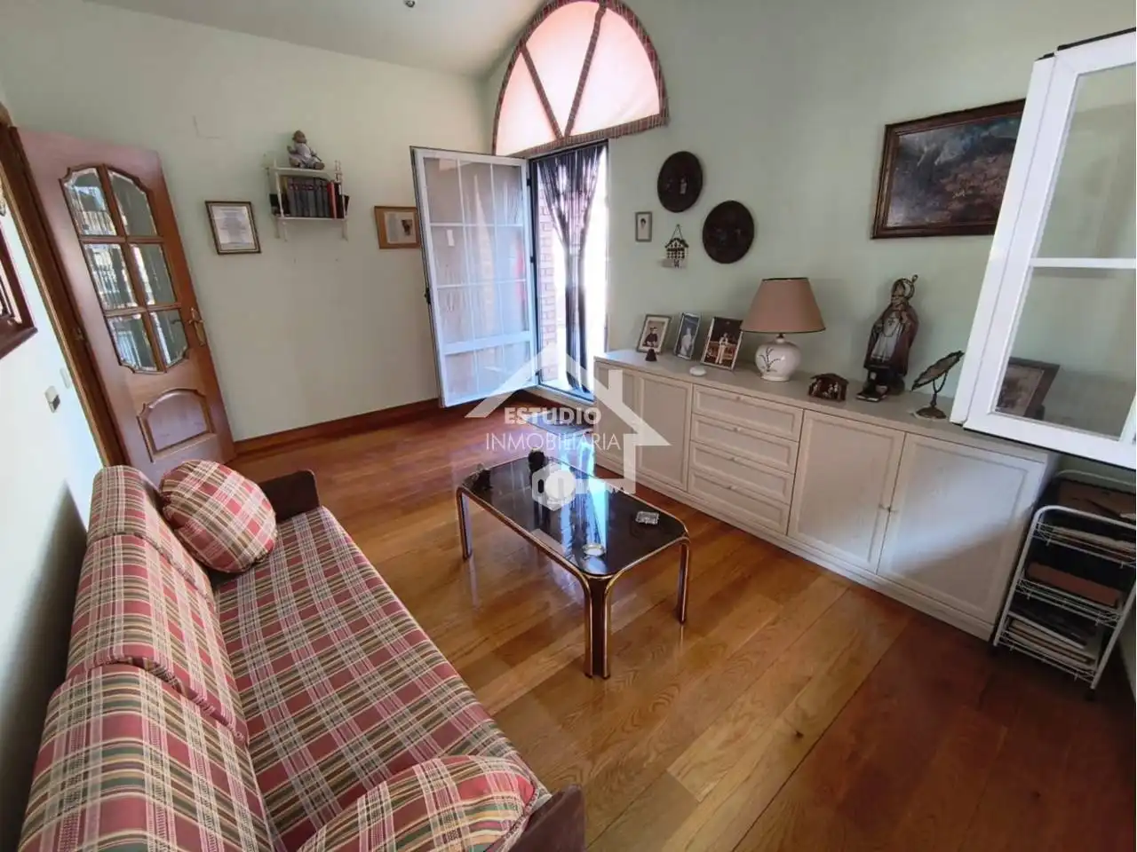 Sala d'estar de Casa o xalet en venda en Lodosa amb Aire condicionat, Calefacció i Parquet