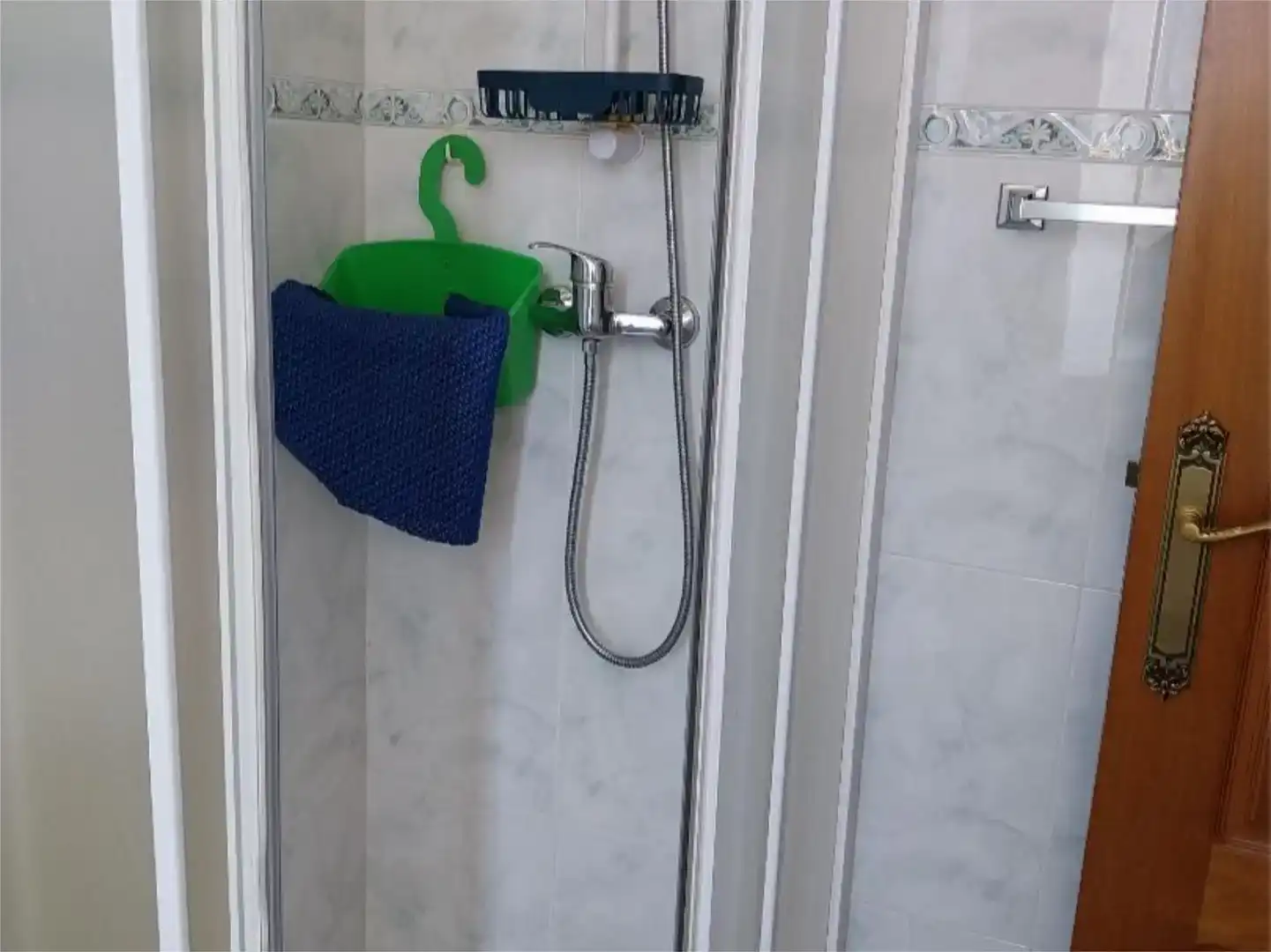 Badezimmer von Haus oder Chalet zur Miete in Miño mit Privatgarten, Abstellraum und Möbliert