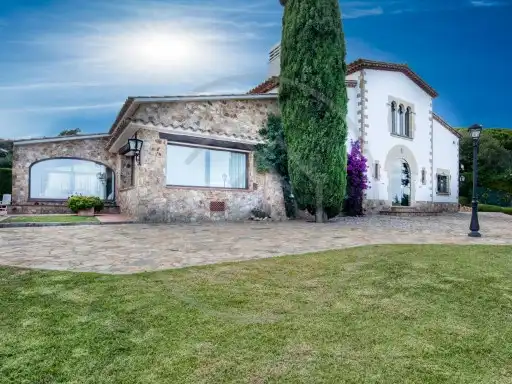 House with pool for sale in Avinguda de Platja d'Aro, imagen 2