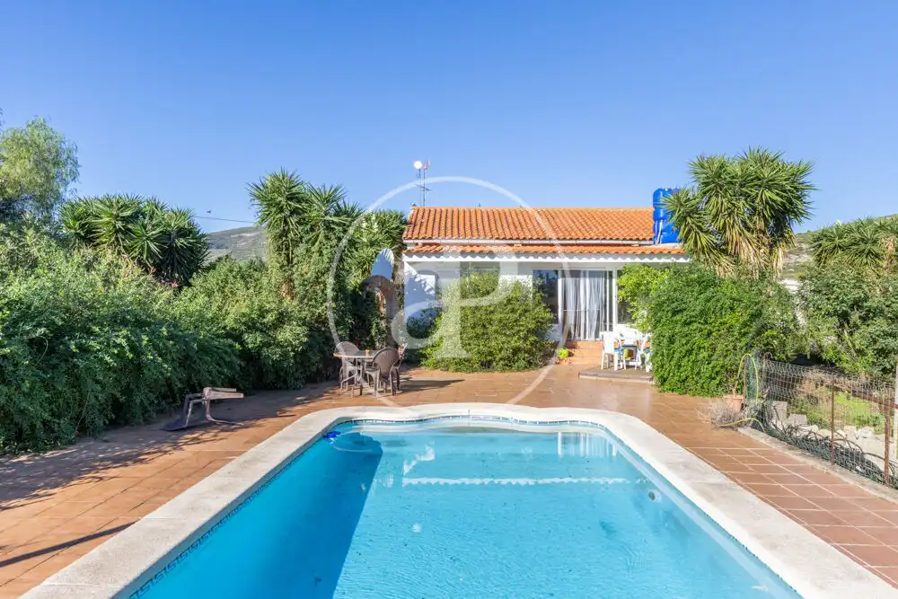 House with balcony for sale in Llombai