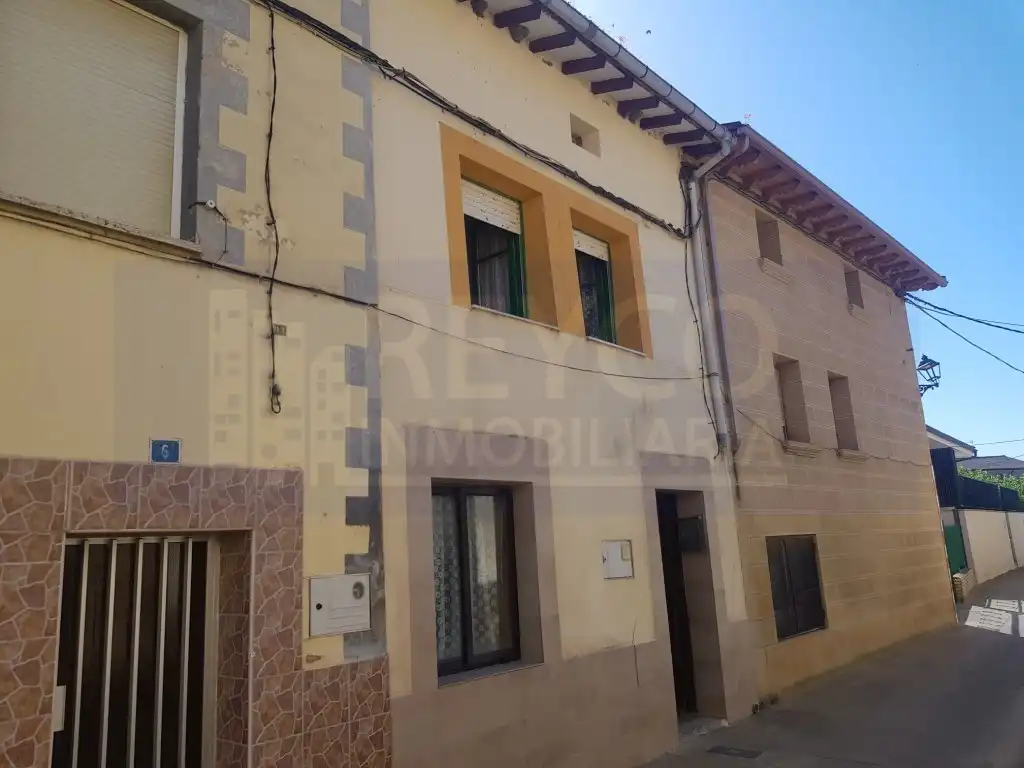 Vista exterior de Casa o chalet en venta en Baños de Rioja
