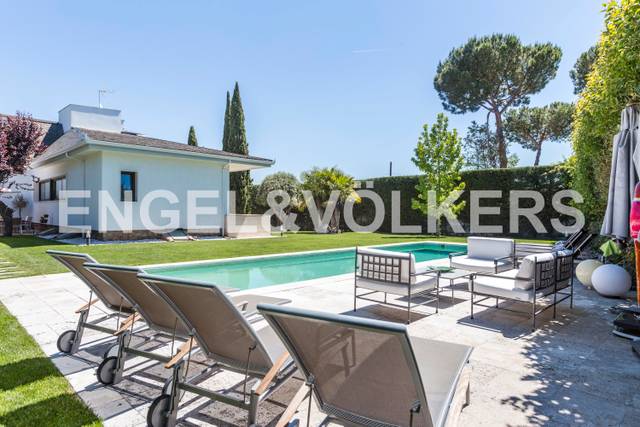 Casa-chalet en Venta en Zona Monte El Pilar