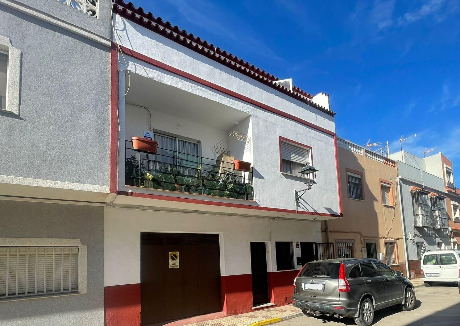 Vista exterior de Casa o xalet en venda en Los Barrios amb Jardí privat