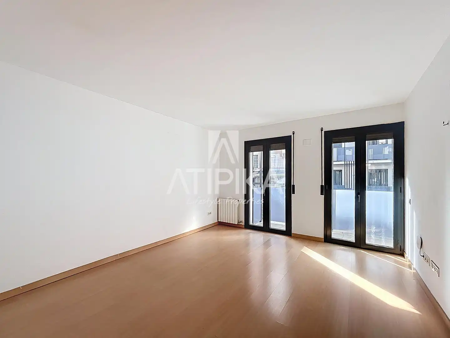 Vista exterior de Piso en venta en L'Hospitalet de Llobregat con Calefacción, Parquet y Terraza