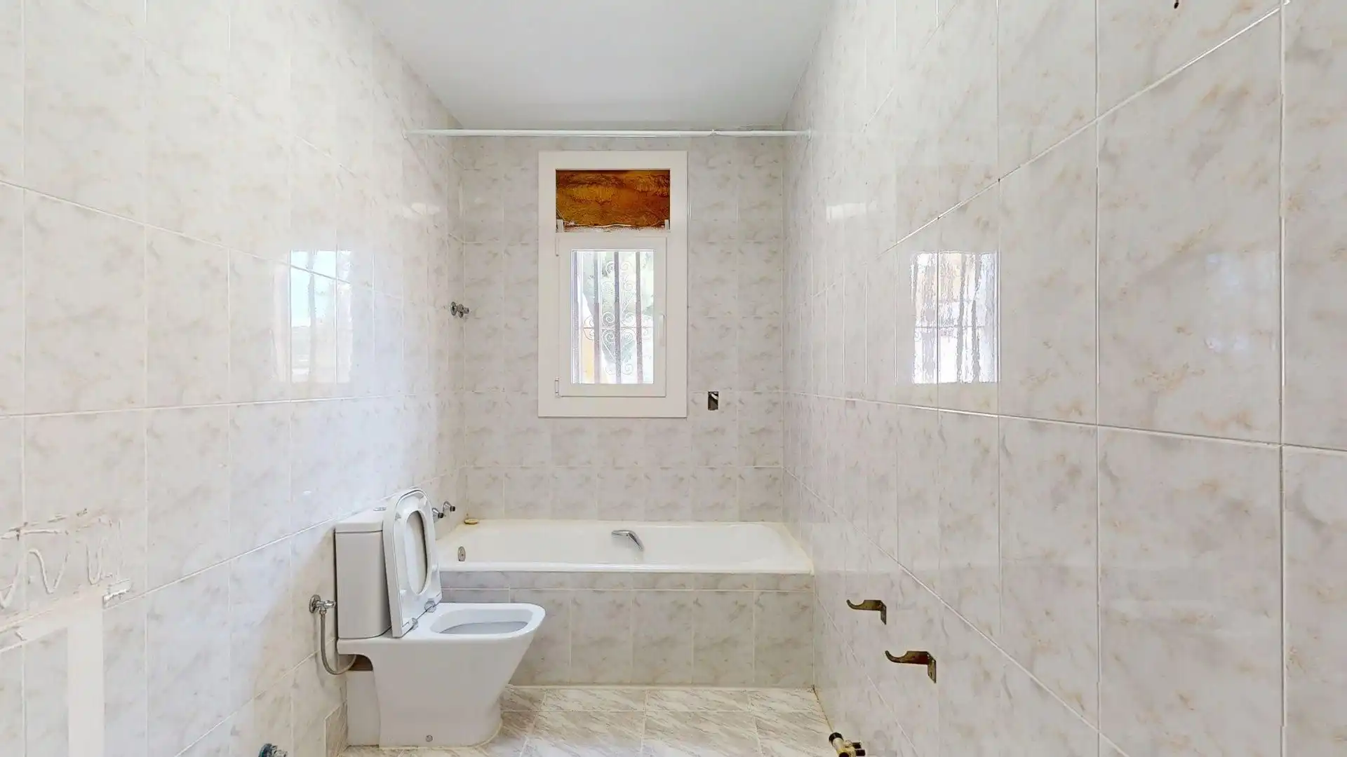 Badezimmer von Haus oder Chalet zum Verkauf in Cabrera de Mar mit Heizung, Privatgarten und Terrasse