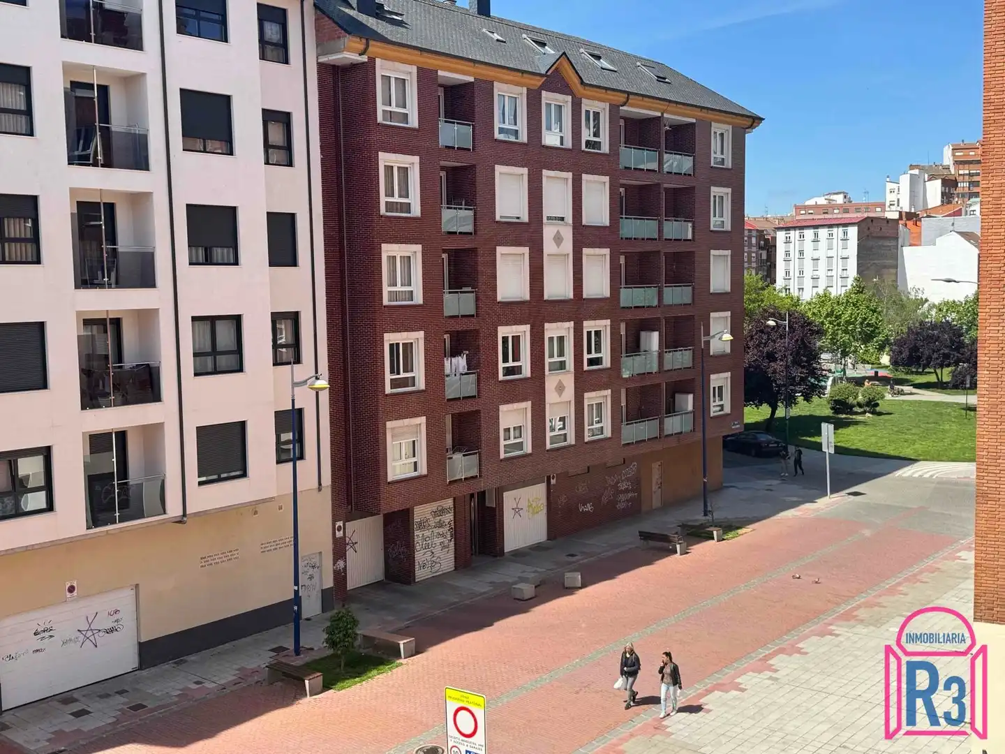 Exterior view of Flat for sale in León Capital   with Heating, Terrace and Storage room