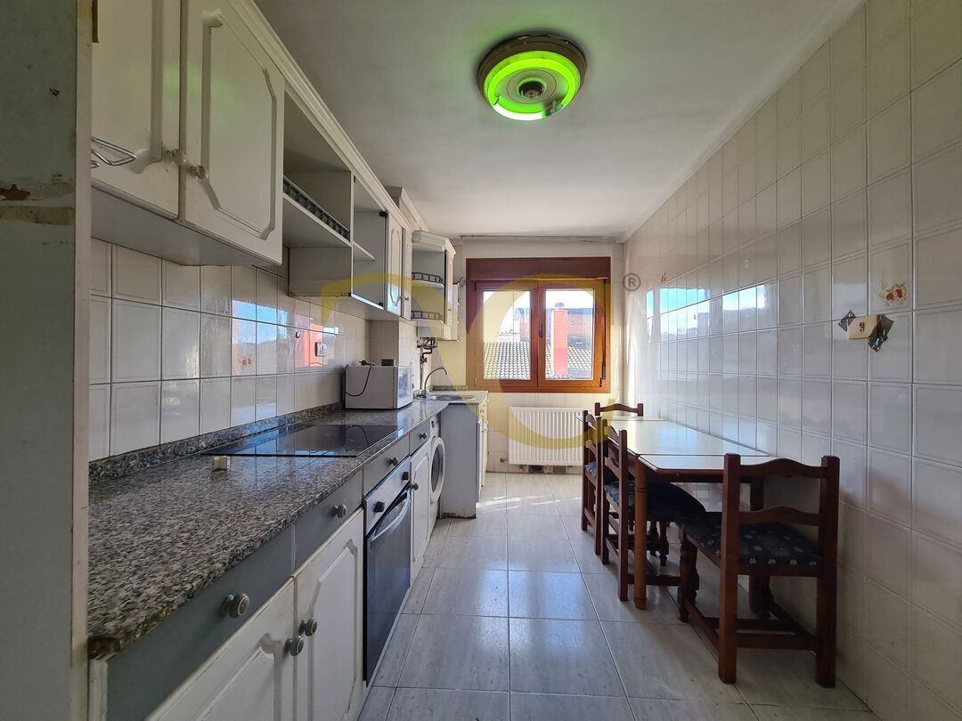 Cocina de Piso en venta en Gijón  con Calefacción y Balcón