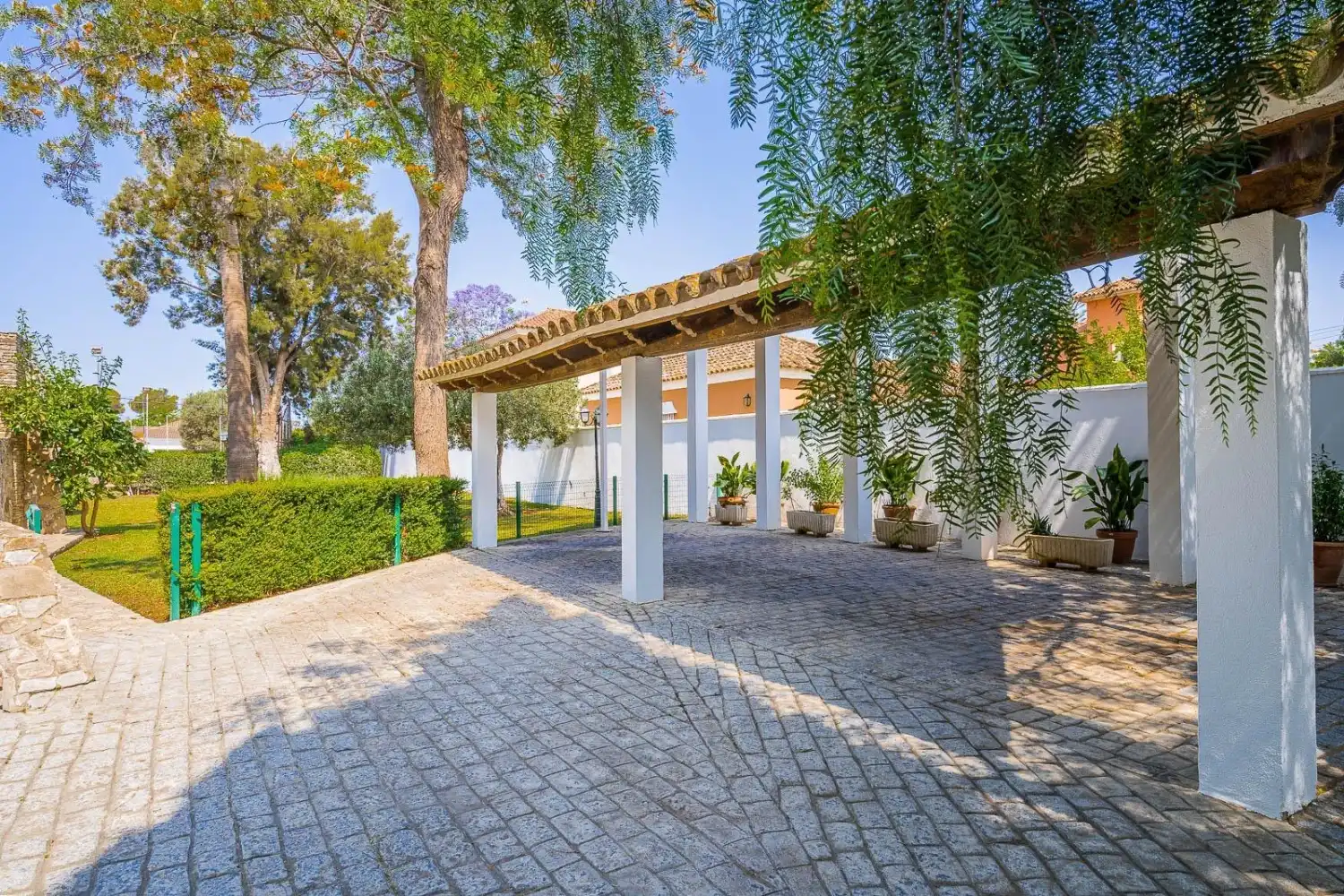 Garden of Houses for sale in Chiclana de la Frontera  with Air Conditioner, Private garden and Storage room
