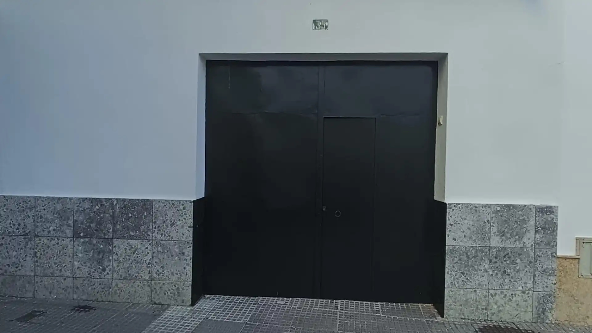 Parking de Casa adosada en venta en Los Palacios y Villafranca con Aire acondicionado y Balcón