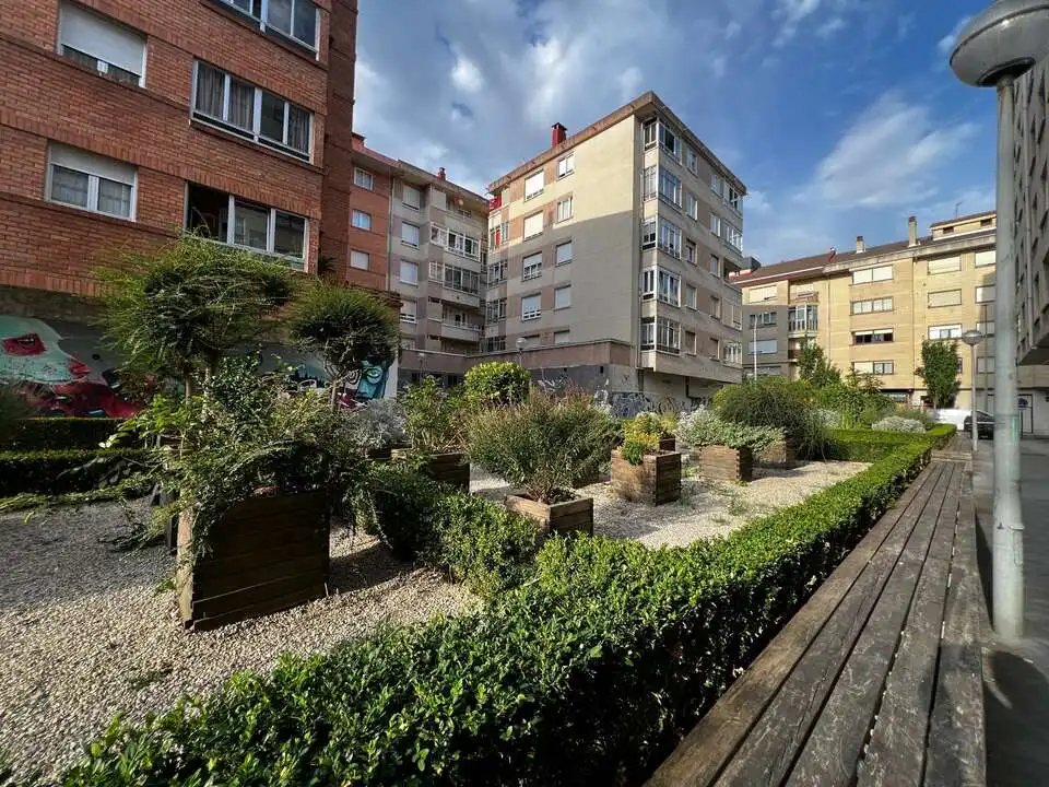 Vista exterior de Pis en venda en Vitoria - Gasteiz amb Calefacció, Terrassa i Traster