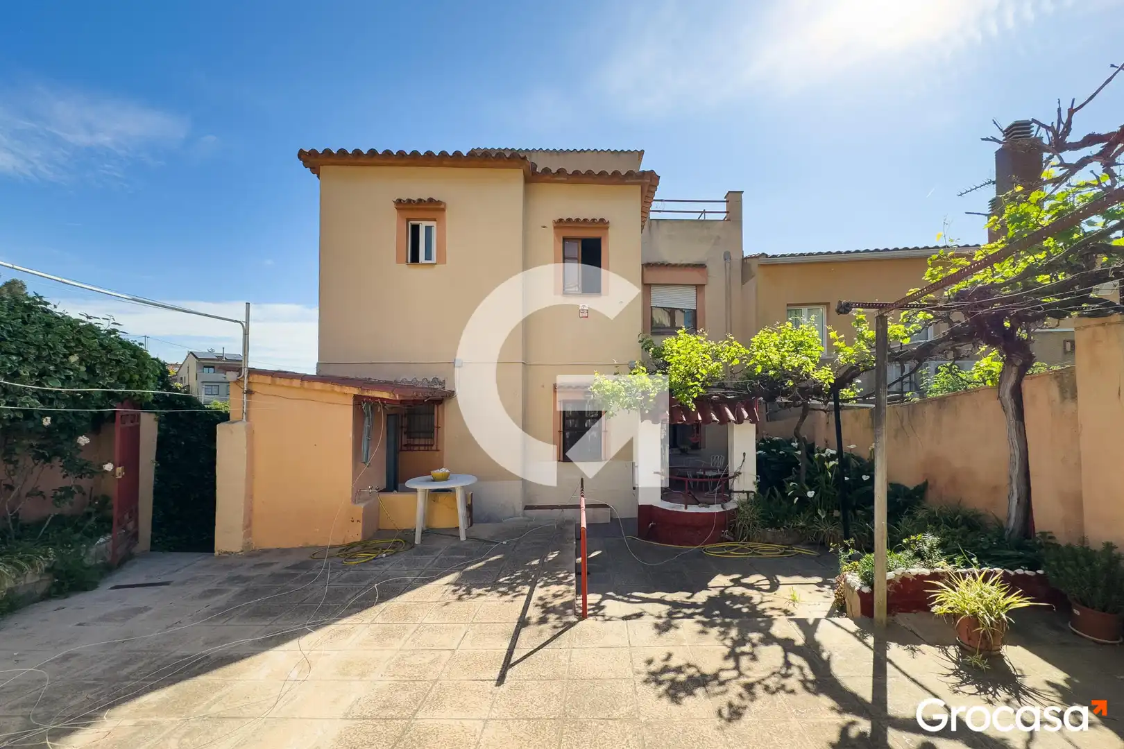 Vista exterior de Piso en venta en Sant Vicenç Dels Horts con Calefacción, Jardín privado y Terraza