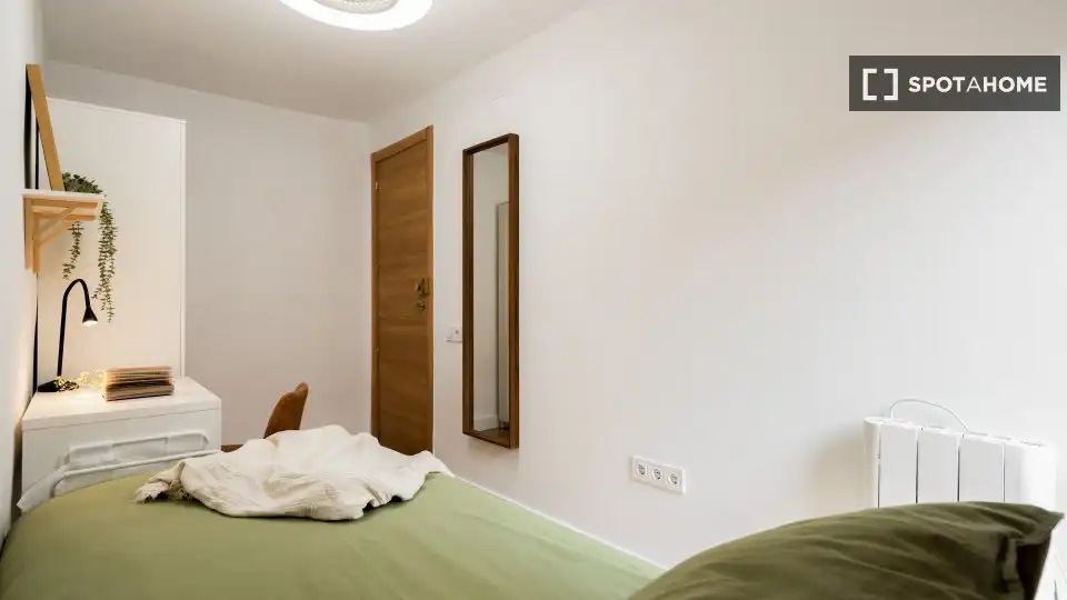 Schlafzimmer von Wohnung zur untervermieten in Sabadell mit Klimaanlage, Terrasse und Möbliert