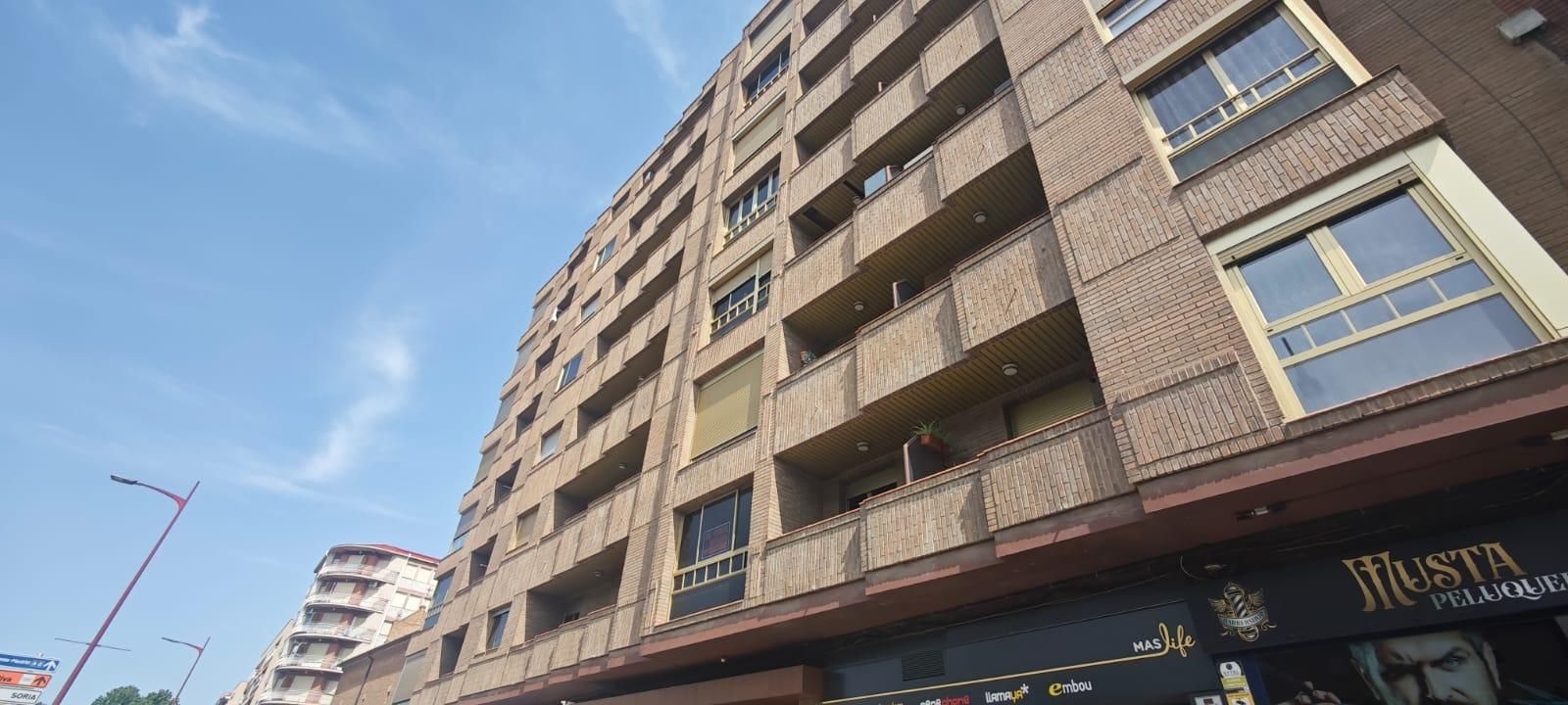 Vista exterior de Pis en venda en Calatayud amb Calefacció, Terrassa i Balcó