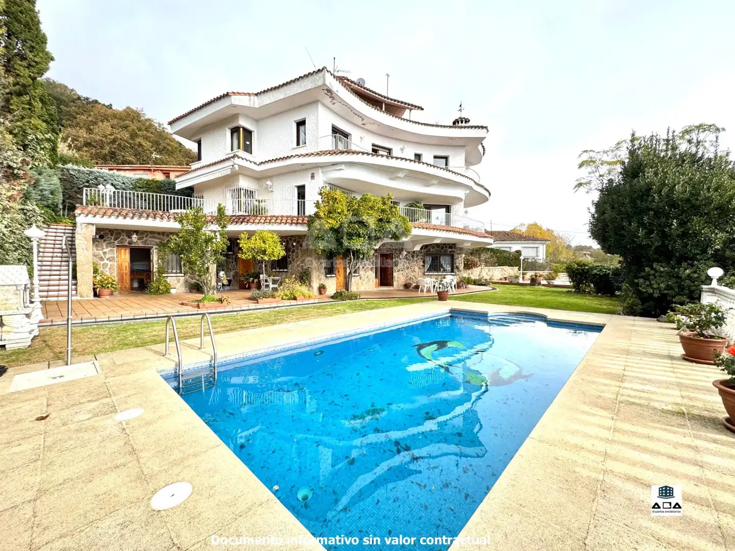 Vista exterior de Casa o chalet en venta en Poyales del Hoyo con Aire acondicionado, Calefacción y Jardín privado