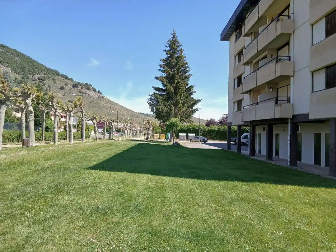 Parkplatz von Wohnung zum Verkauf in Ezcaray mit Heizung, Privatgarten und Terrasse