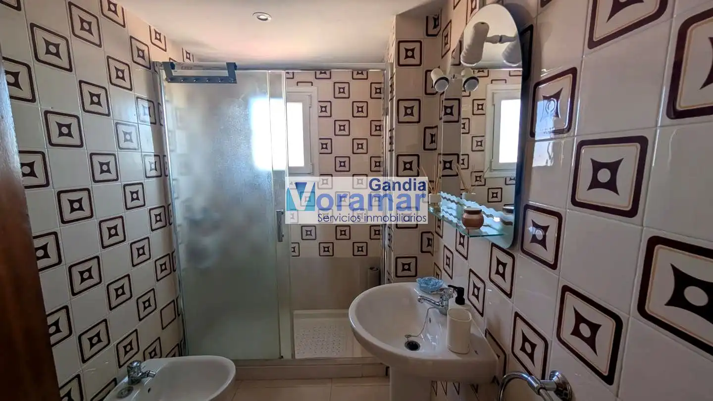 Baño de Apartamento de alquiler en Gandia con Aire acondicionado y Amueblado