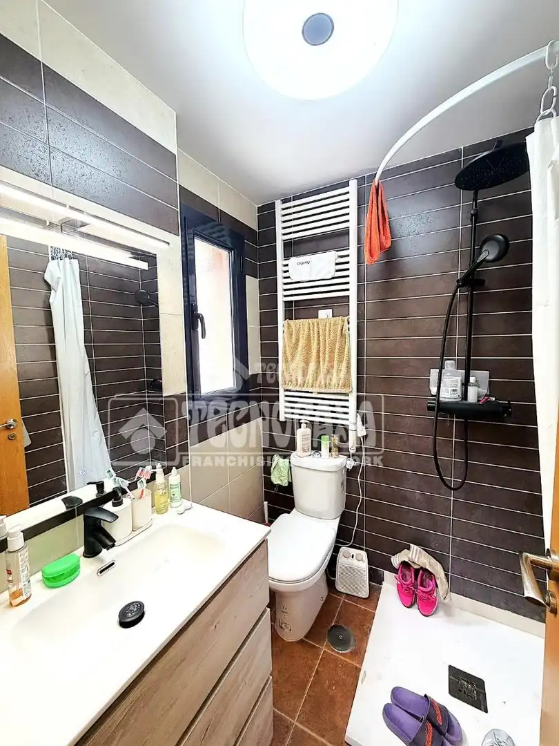 Baño de Piso en venta en Chillarón de Cuenca con Calefacción y Terraza