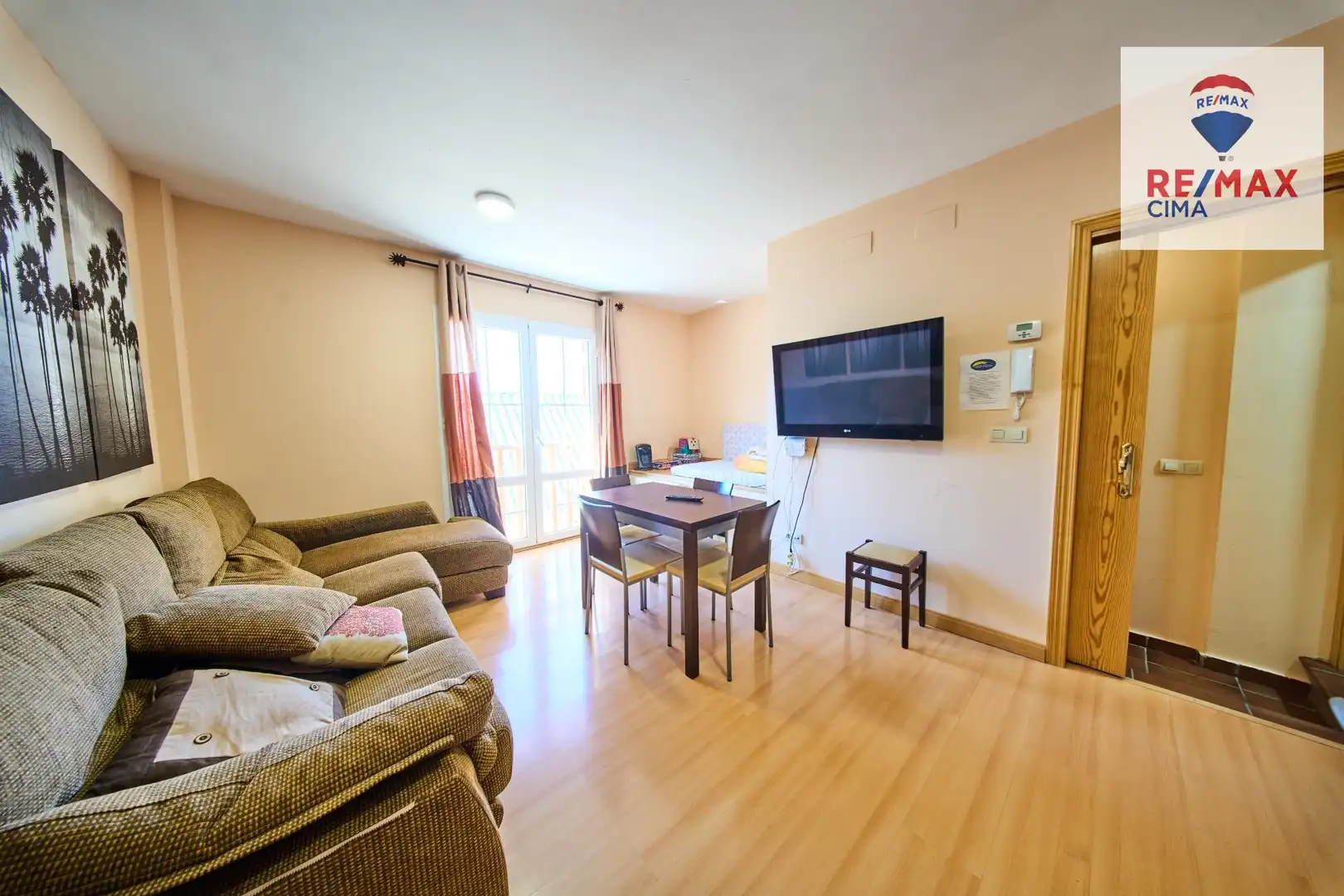 Sala d'estar de Casa o xalet en venda en Sierra Nevada amb Calefacció i Moblat