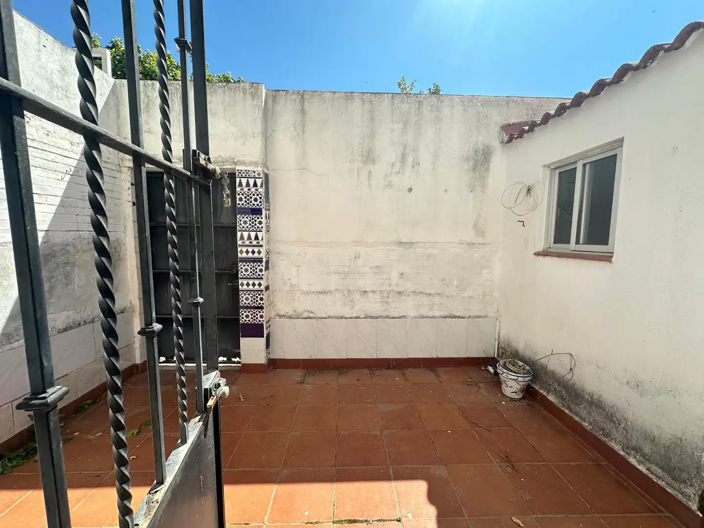 Terrassa de Casa o xalet en venda en Sanlúcar la Mayor amb Aire condicionat i Traster