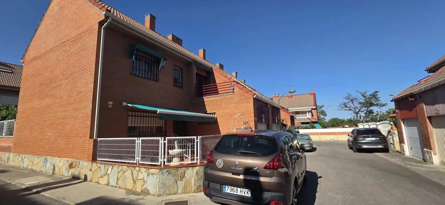 Vista exterior de Casa o chalet en venta en Getafe con Calefacción y Jardín privado