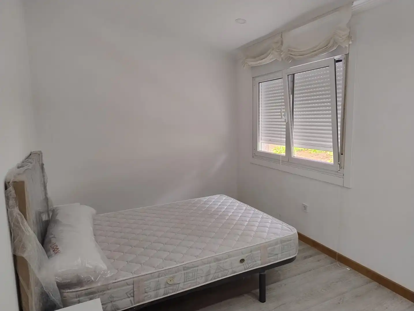 Bedroom of Flat for rent in Santiago de Compostela   with Heating, Furnished and Oven