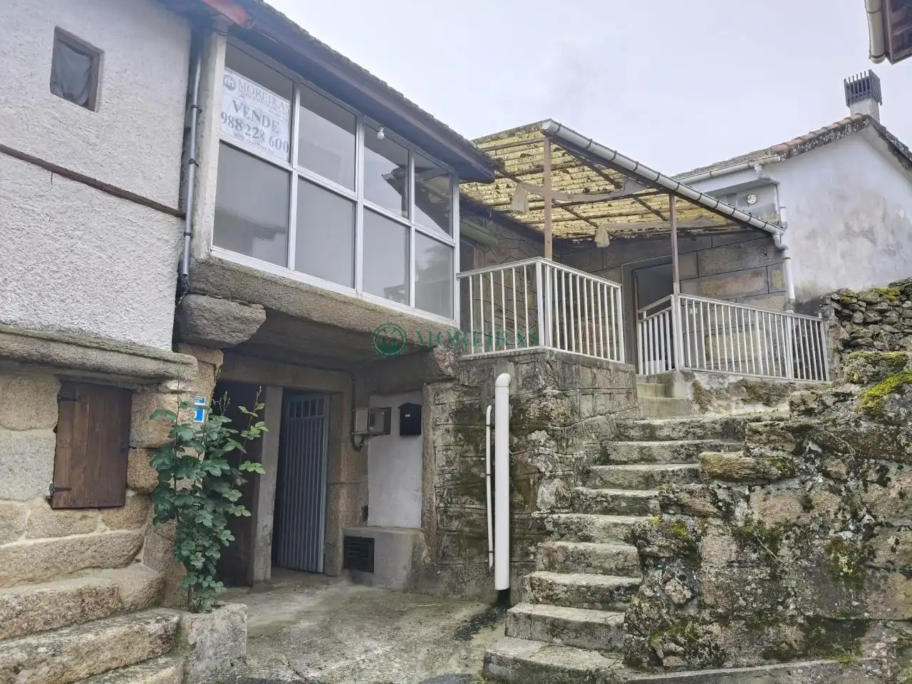 Vista exterior de Casa o xalet en venda en San Cibrao das Viñas amb Jardí privat