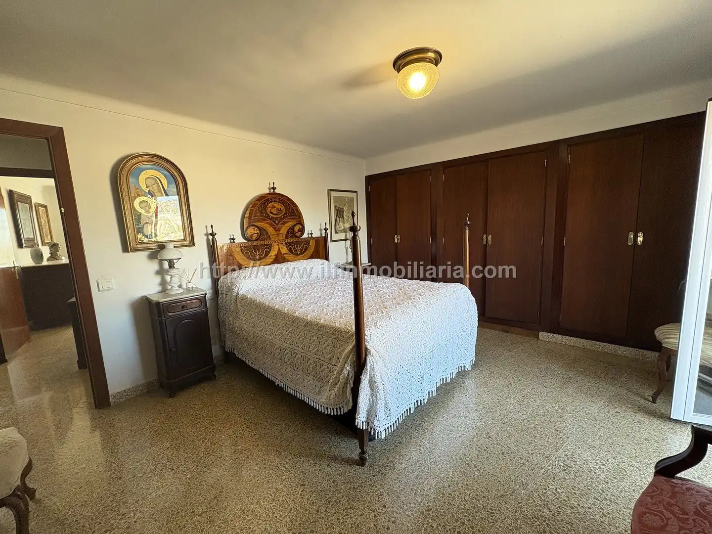 Schlafzimmer von Dachboden zum Verkauf in  Palma de Mallorca mit Klimaanlage, Terrasse und Fernseher