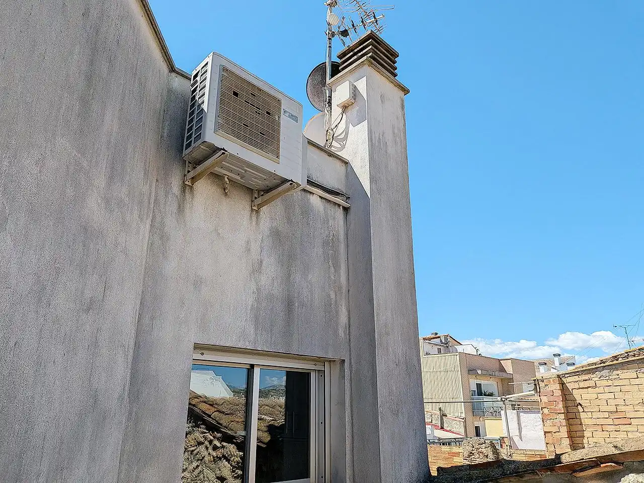 Außenansicht von Maisonette zum Verkauf in Ulldecona mit Klimaanlage, Terrasse und Alarm