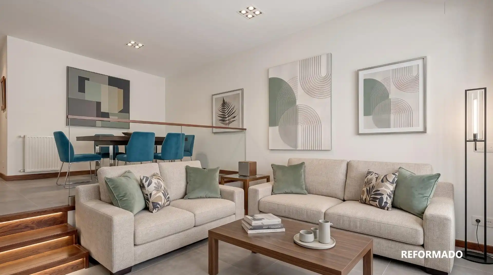 Sala de estar de Casa adosada en venta en Pozuelo de Alarcón con Aire acondicionado, Calefacción y Jardín privado