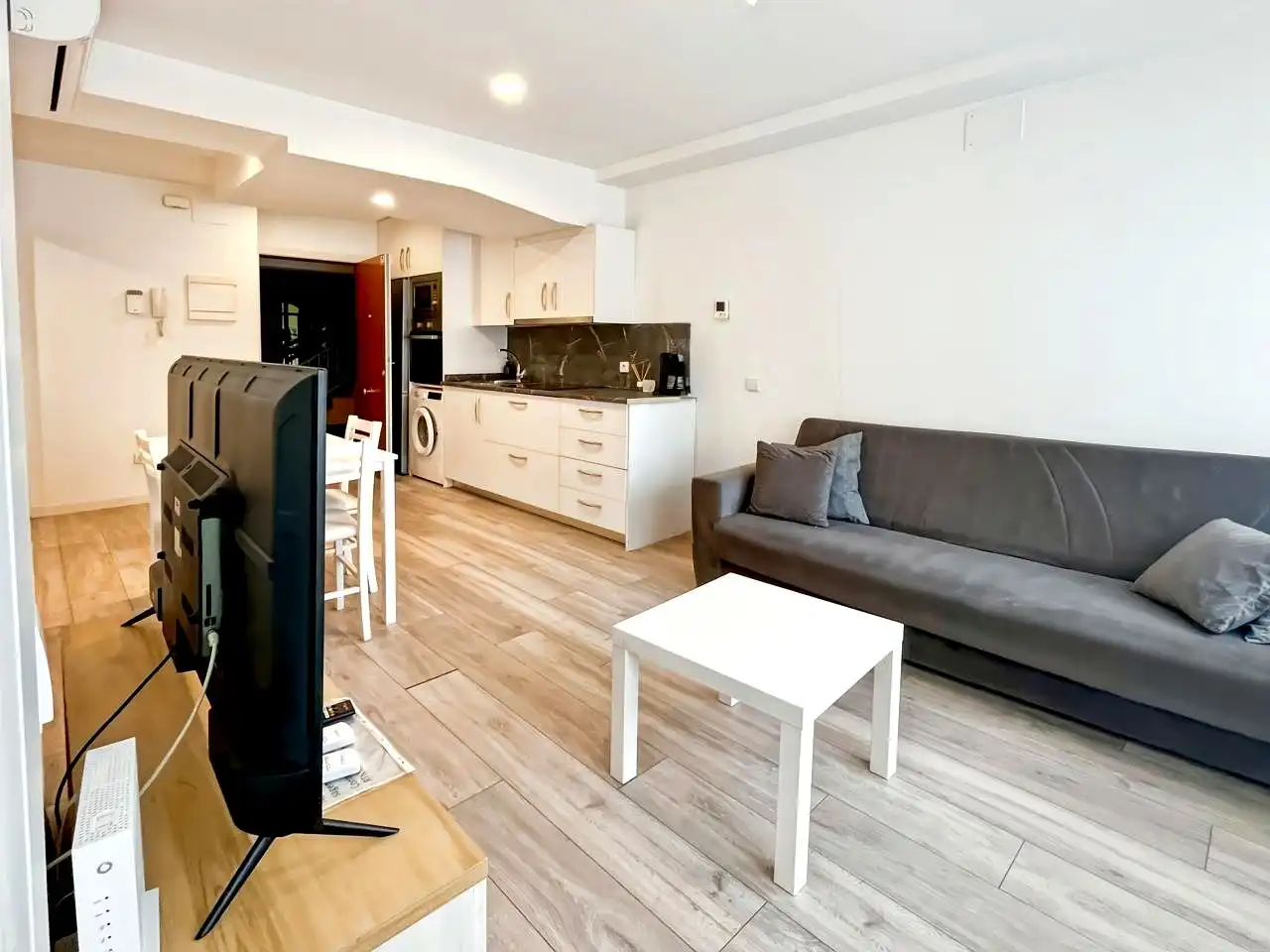 Sala d'estar de Apartament en venda en Alcobendas amb Aire condicionat i Moblat