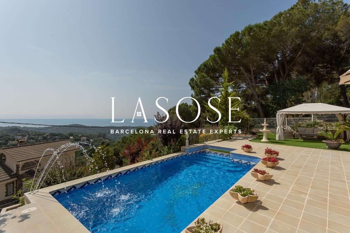 Vista exterior de Casa o xalet en venda en Arenys de Munt amb Aire condicionat, Calefacció i Jardí privat