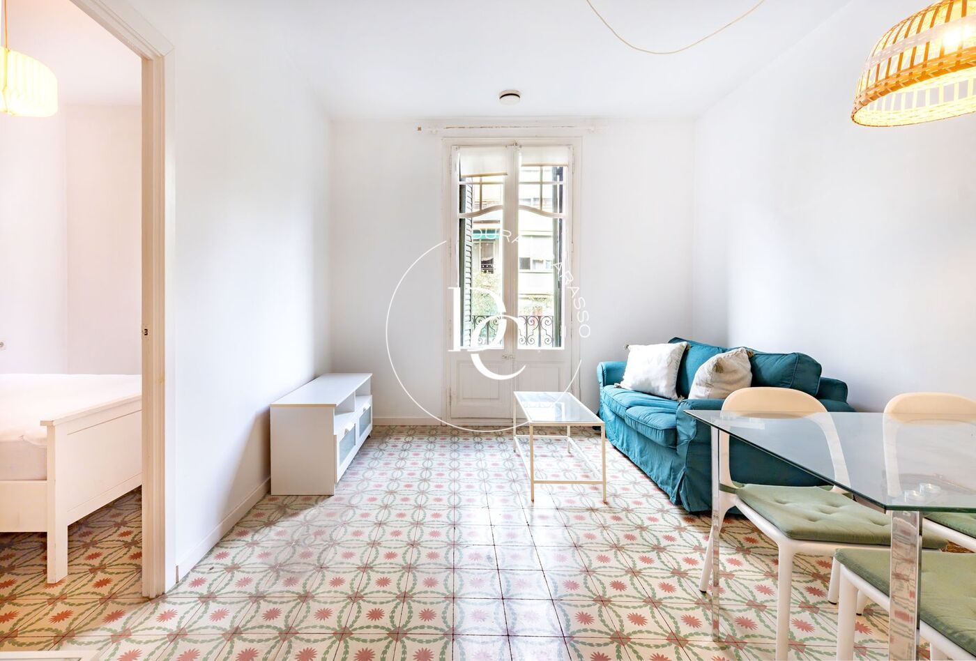 Exterior view of Flat for sale in  Barcelona Capital  with Air Conditioner and Balcony