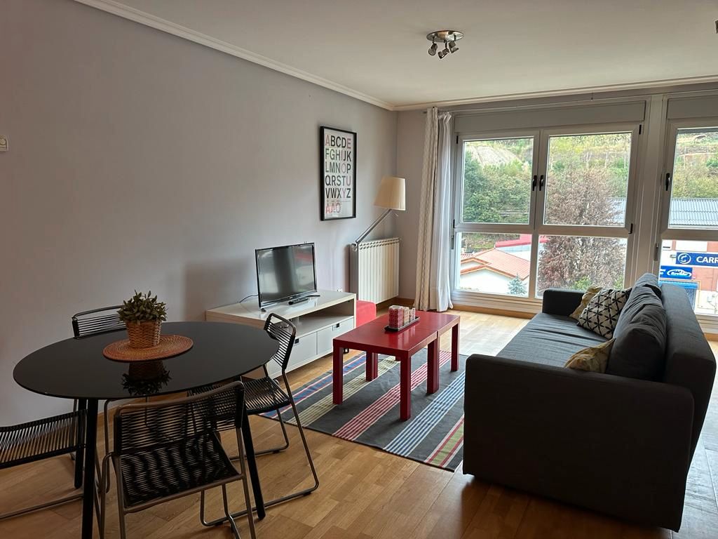 Sala d'estar de Apartament de lloguer en Castrillón amb Parquet, Traster i Moblat