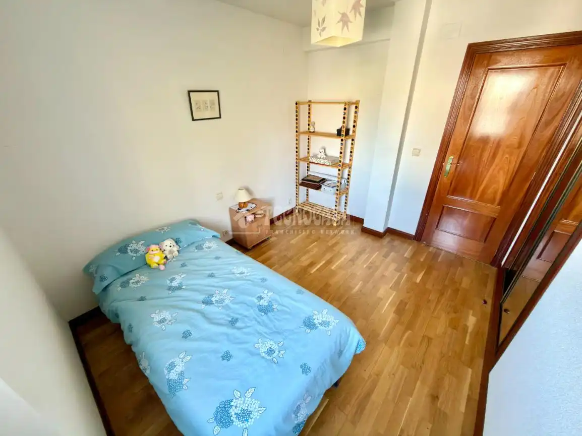 Dormitori de Casa o xalet en venda en Cabanillas del Campo amb Calefacció i Piscina comunitària
