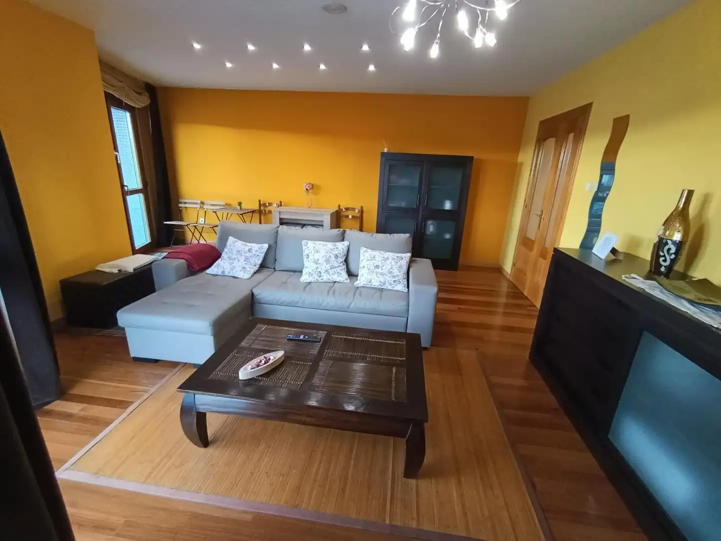 Sala d'estar de Pis en venda en Gijón  amb Terrassa, Traster i Moblat