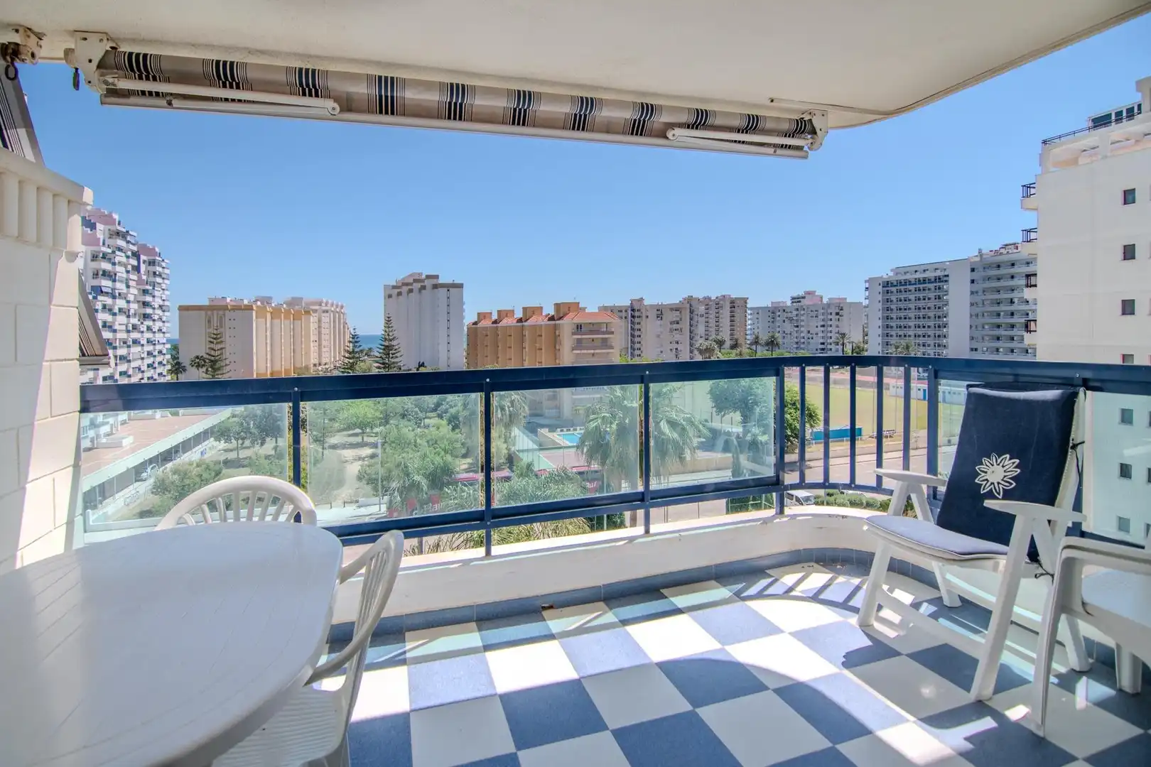 Habitación de Apartamento en venta en Gandia con Terraza y Piscina comunitaria