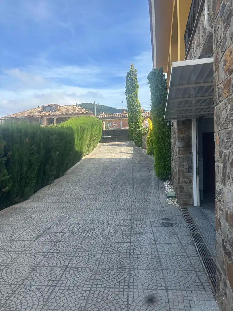 Parking de Casa o chalet en venta en Montornès del Vallès con Aire acondicionado, Calefacción y Jardín privado