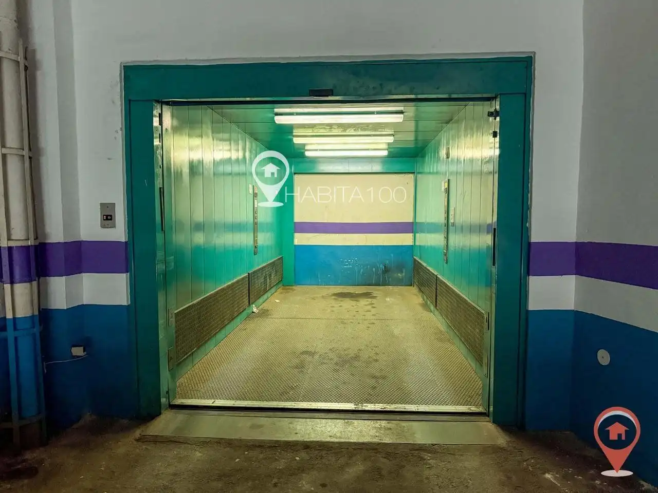 Aparcamiento con ascensor en venta en Centro