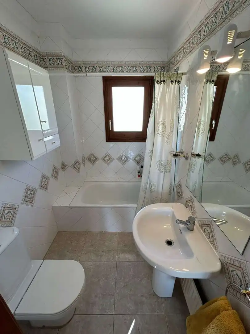 House with pool for sale in Requesens, imagen 12