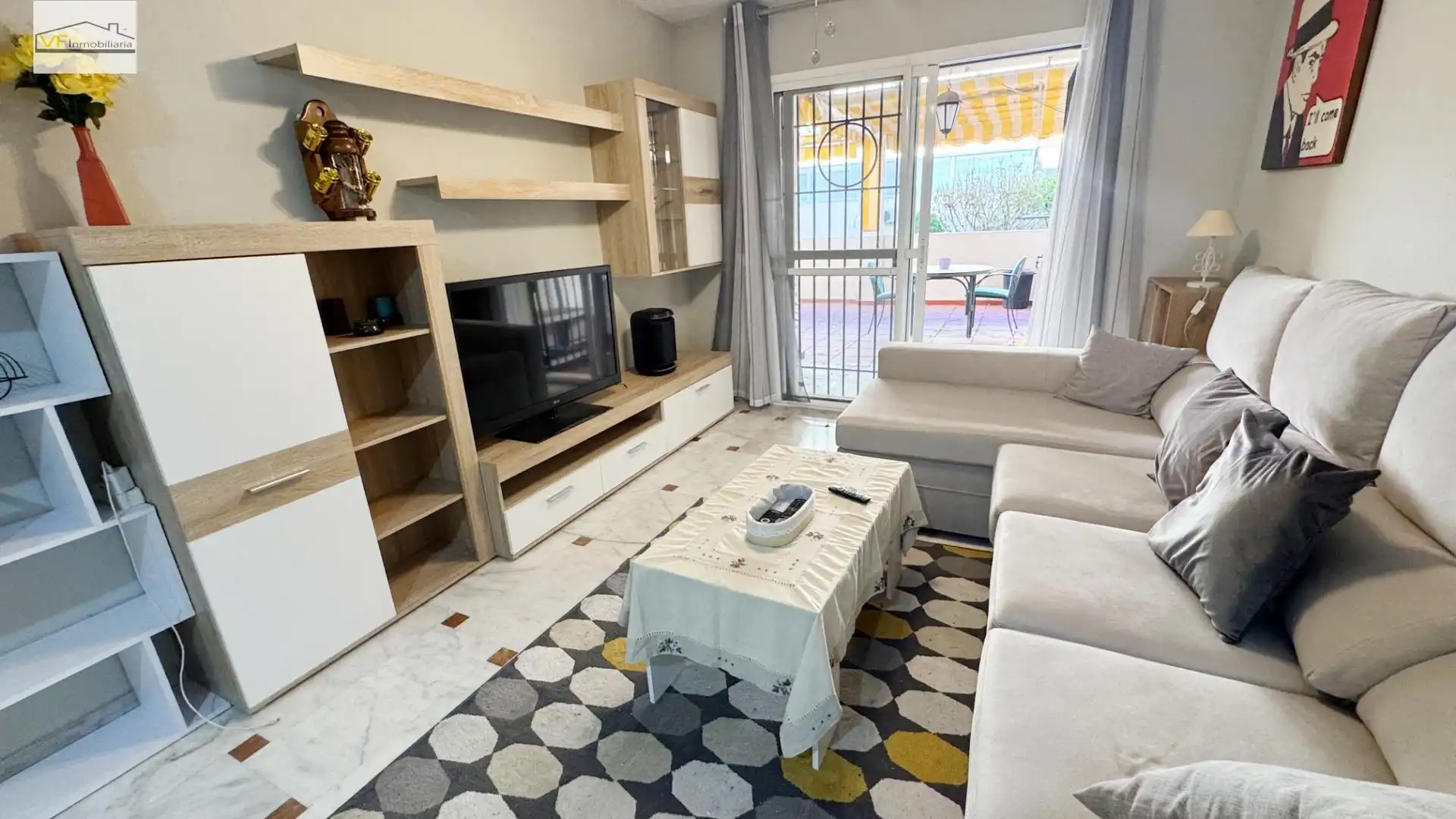Sala d'estar de Pis de lloguer en Rincón de la Victoria amb Terrassa i Piscina comunitària