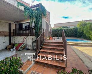 Vista exterior de Casa o xalet en venda en Cobisa amb Aire condicionat, Calefacció i Terrassa