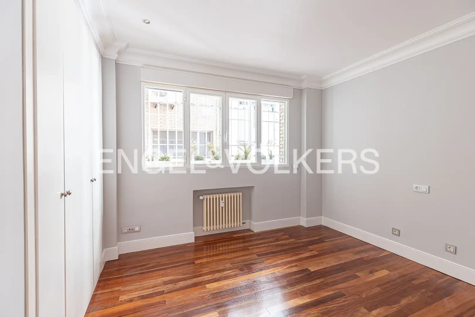 Habitación de Piso en venta en Madrid con Calefacción, Terraza y Trastero