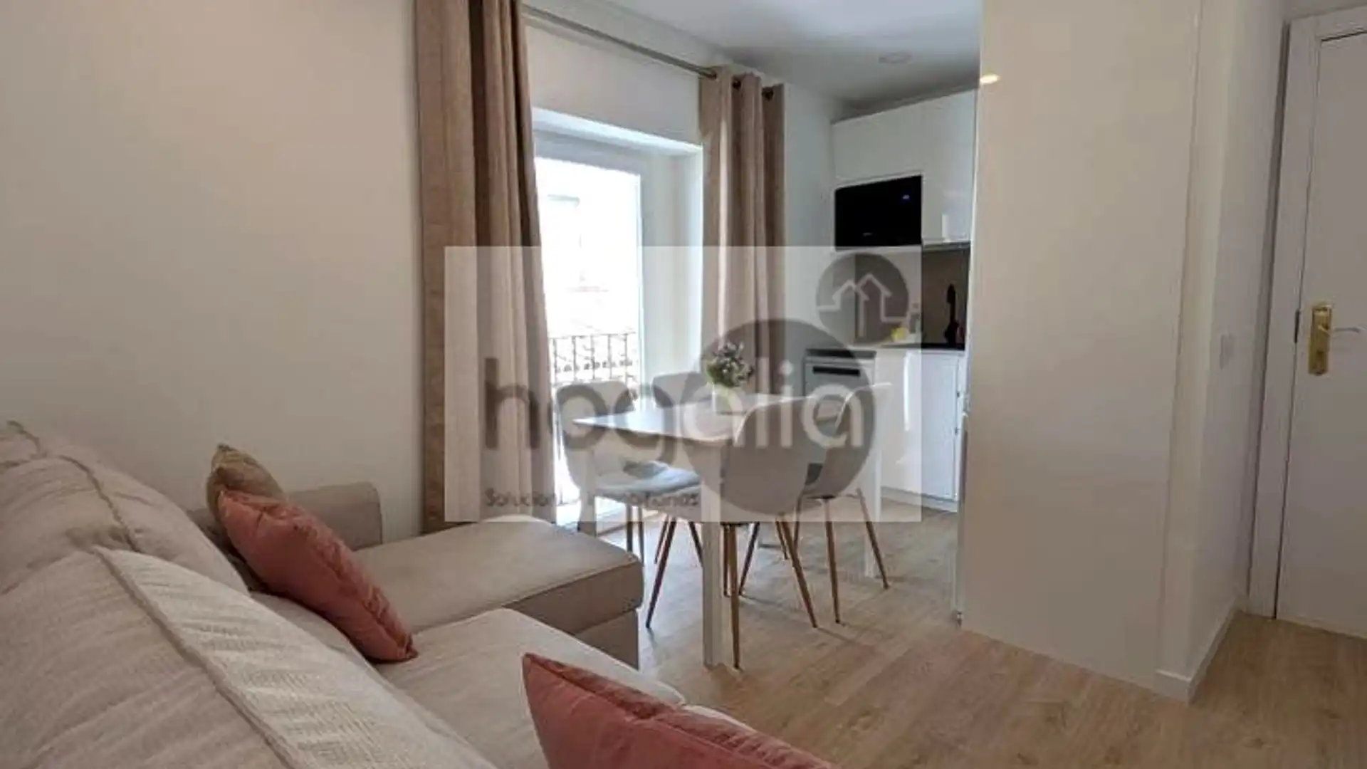 Sala de estar de Piso de alquiler en  Sevilla Capital con Aire acondicionado, Terraza y Trastero